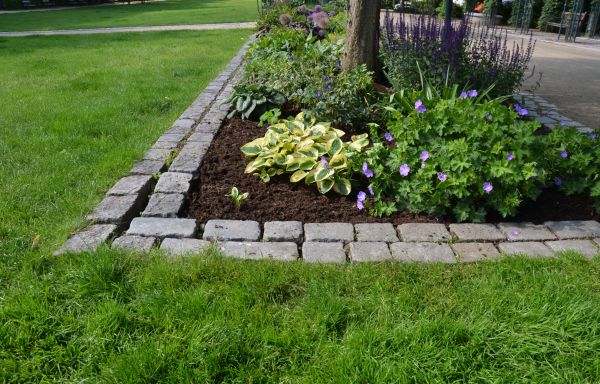 Flower Bed Mulching in Hayward